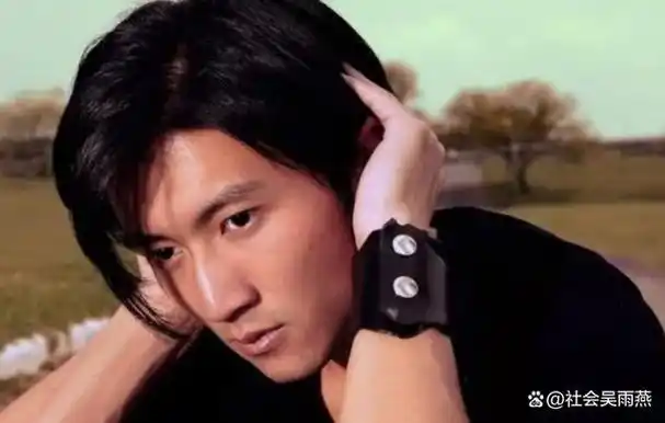 小伙颜值太高不甘心送快递,整容成谢霆锋,如今开公司成千万富翁