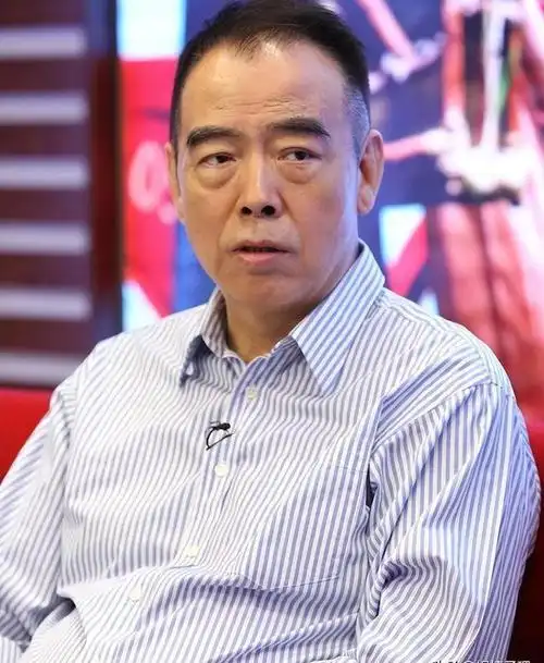 倪萍对陈凯歌寄予了深切的期望,视他为未来的希望之光.