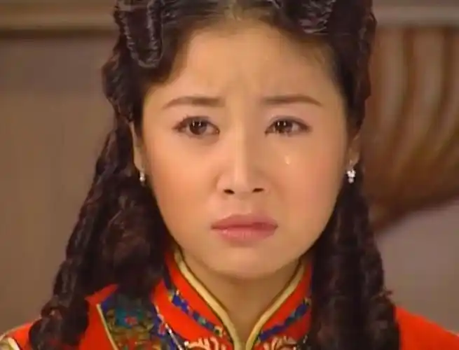 民国弹簧卷"造型,个个美得像洋娃娃,贵气扑面而来|旗袍|卷发|何晴