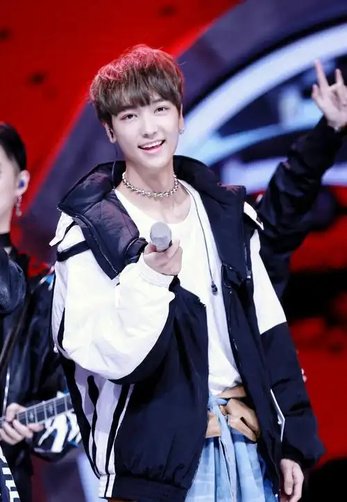 showloteam 杨梓鑫 听见你的声音