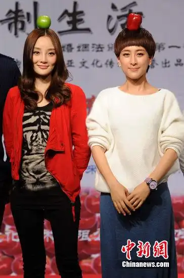 李学仕/摄从左至右:任重,李小璐,马苏,曹炳坤.李学仕/摄演员合影.