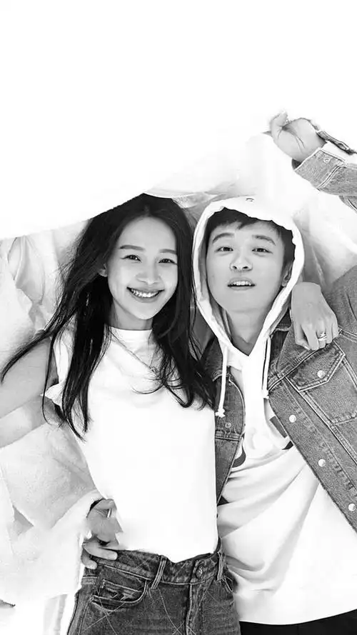 孙怡甜蜜晒老公送的七夕礼物手上砖石戒指抢眼