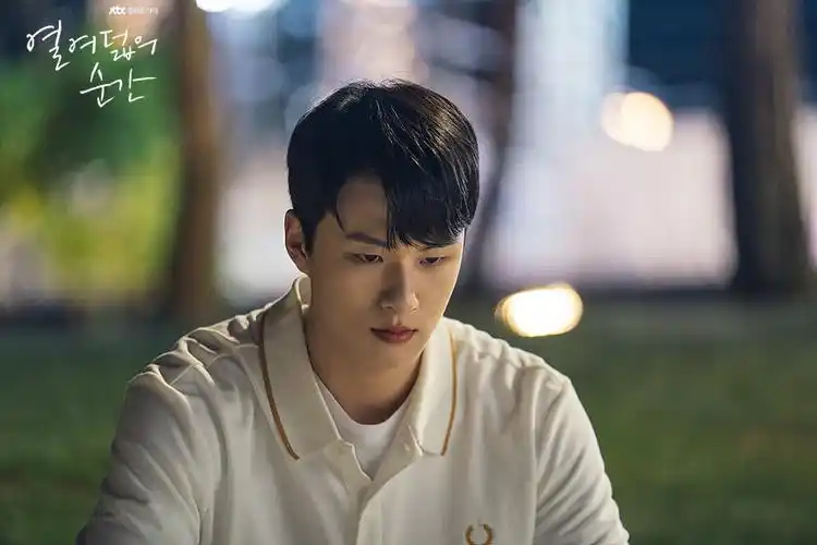 《十八岁的瞬间》是韩国jtbc电视台于2019年7月22日首播的青春校园剧