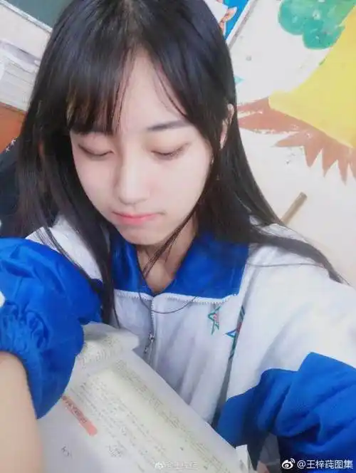 00后挑战奶茶妹妹清纯的高中校服少女王梓莼