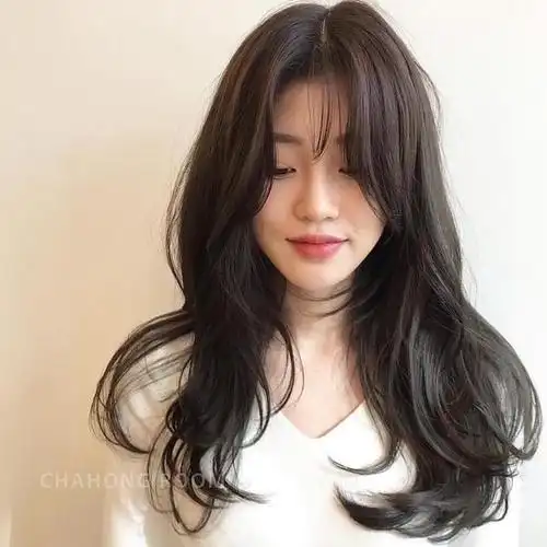 30岁女人减龄中长发发型(30岁女人发型中长发)-中纳网