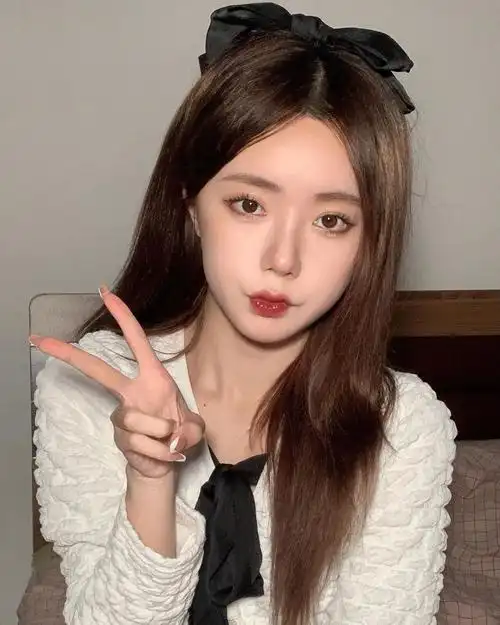 长相超萌的高人气正妹张允恩!很吸睛,圆圆脸蛋好可爱