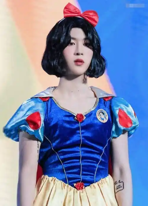 王源学生妹单纯,看到朱正廷的梦露,人间宠儿啊_女装_男装_偶像