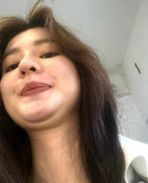 女星丑照,孙俪的傻笑,杨幂的村姑装,都丑不过她的双下巴