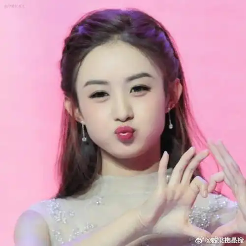 赵丽颖嘟嘴侧颜照