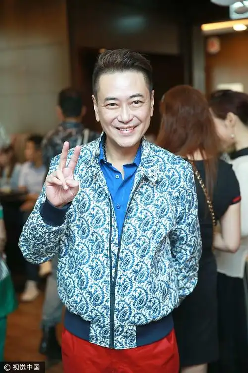 前亚姐王玮开音会实现梦想 罗霖买票支持好姐妹