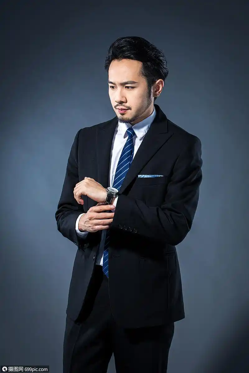 商务男性正装西装图片