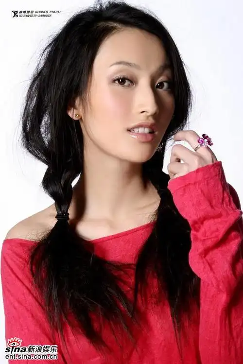 资料图片:演员张俪动感写真青春气息势不可挡(15)