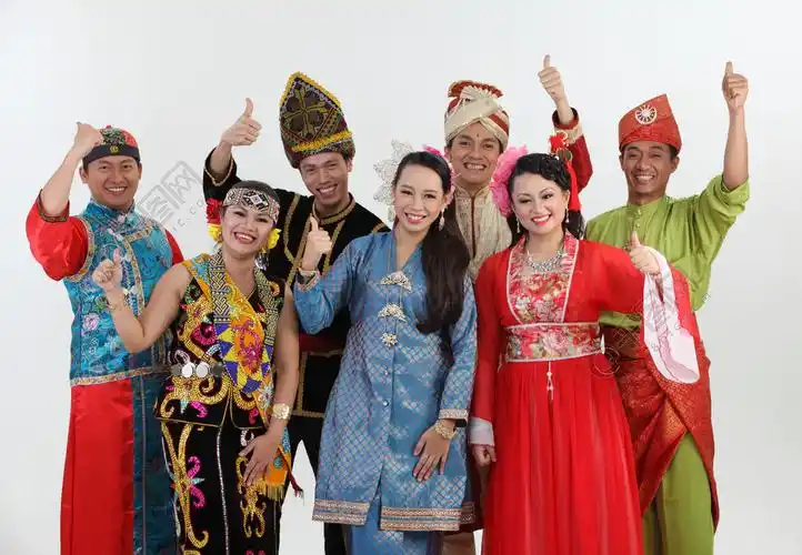 马来西亚人与传统服饰竖起大拇指餐饮美食免费下载_jpg格式_5406像素_