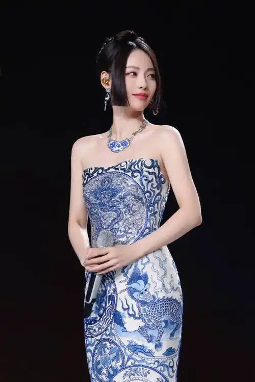 曼妙身材美得让人窒息_时尚_女明星_少明