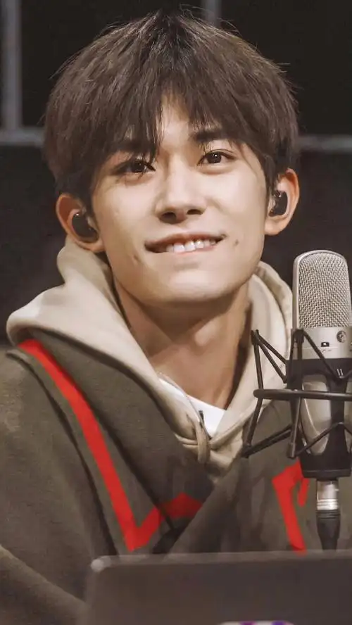 易烊千玺  #壁纸  #易烊千玺未来无界