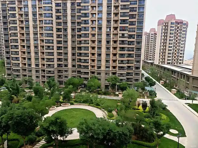 恒大山水城急售精装修南北通透138平70万有钥匙可按揭