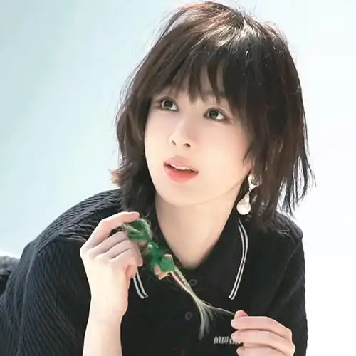 杨紫多面角色芭莎大片##短发杨紫