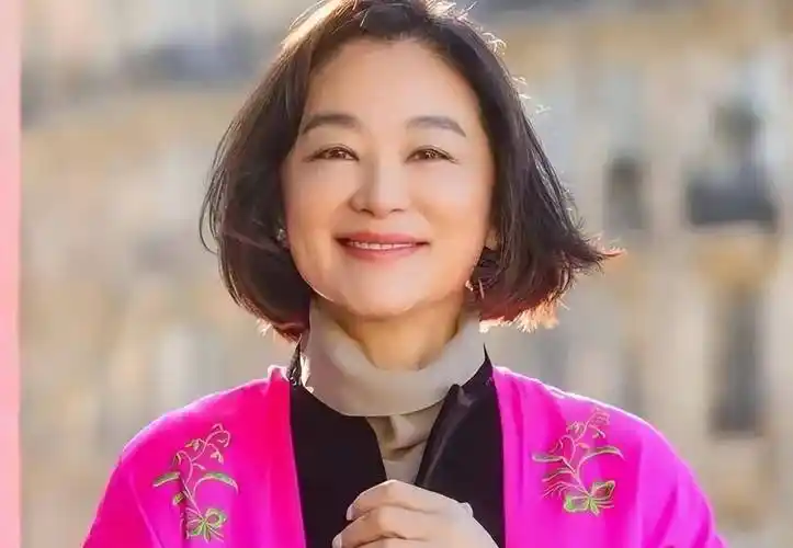 林青霞近照曝光,面部下垂,身材走形:退圈后我终于不用当美人了_香港