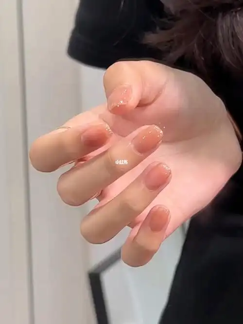 显白美甲  #平价指甲油  #裸色美甲  #纯欲风  #美甲分享  #亲手晒