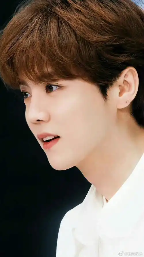 一出道就惊艳中韩日的绝美神颜鹿晗·#顶级东方神颜#都说美人在骨不在