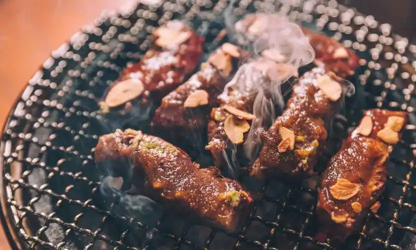 这家日式烤肉店找我们拍了一套牛肉写真有毒真的有毒