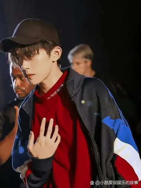 00后影帝:易烊千玺和张子枫 易烊千玺和张子枫是中国电影圈备受瞩目的