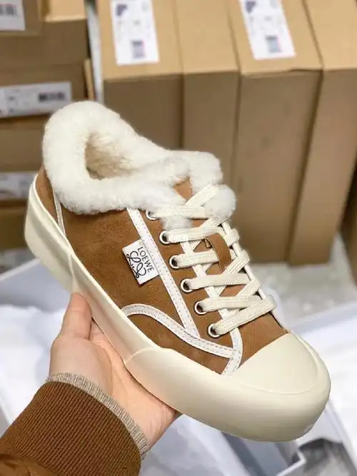 鞋子推荐  #女鞋  #罗意威loewe  #发货打包