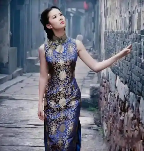 刘亦菲旗袍装惊艳亮相,古典韵味与现代光芒交相辉映_魅力_气质_照片
