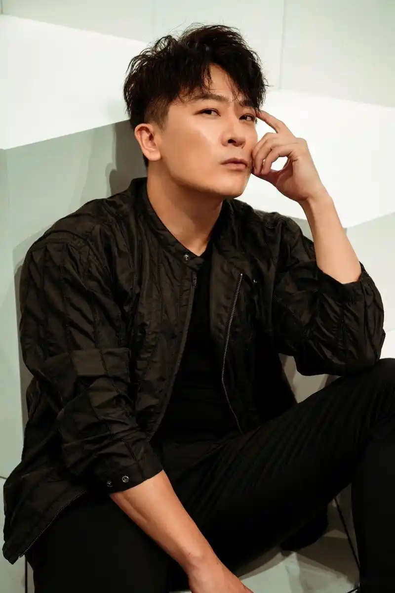 虽然有些贵,但从音箱到家,我真的一直听,喜欢低音