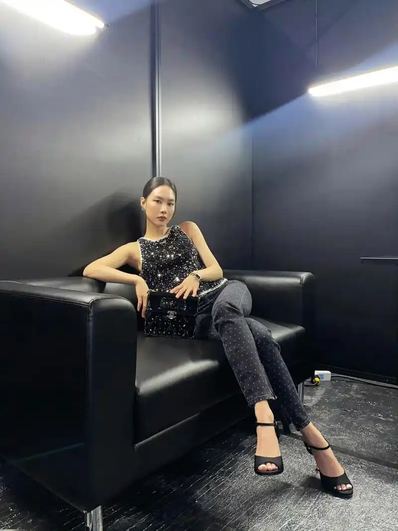 王霏霏  高跟凉鞋  大长腿美jio