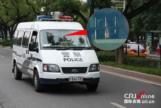 押送郭美美的警车