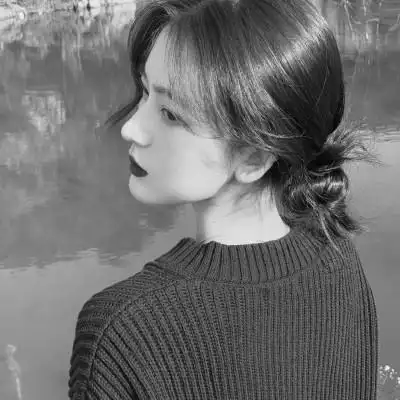女头ins风真人黑白120张_女生头像_头像屋