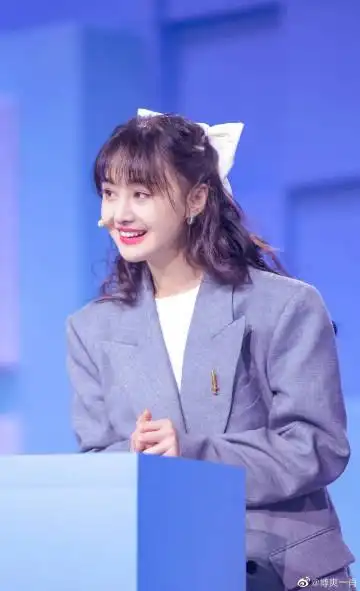 郑爽[超话]##郑爽稚优泉彩妆代言人# 人潮. 来自博爽一肖 - 微博