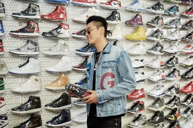 当时吴亦凡的入手价格应该不算便宜,但都是得到玩家认可,而且买一双少