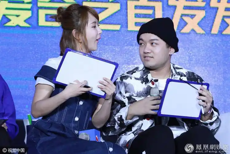 家有儿女三姐弟合体杨紫获弟弟张一山尤浩然搀扶