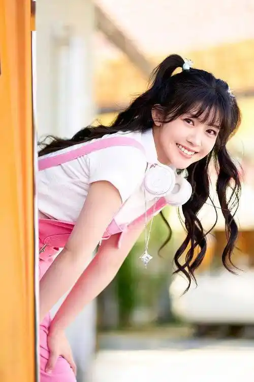 赖美云发布双马尾可爱写真粉红少女闪亮登场甜美惹人爱