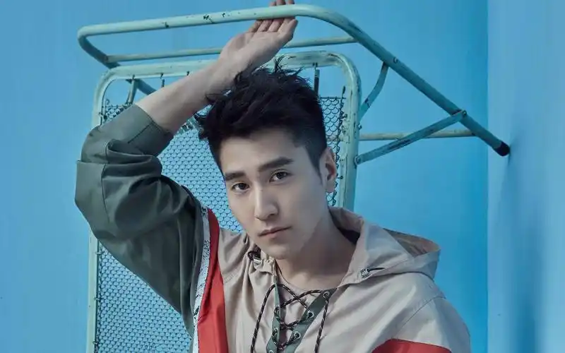 帅哥演员赵又廷帅气写真