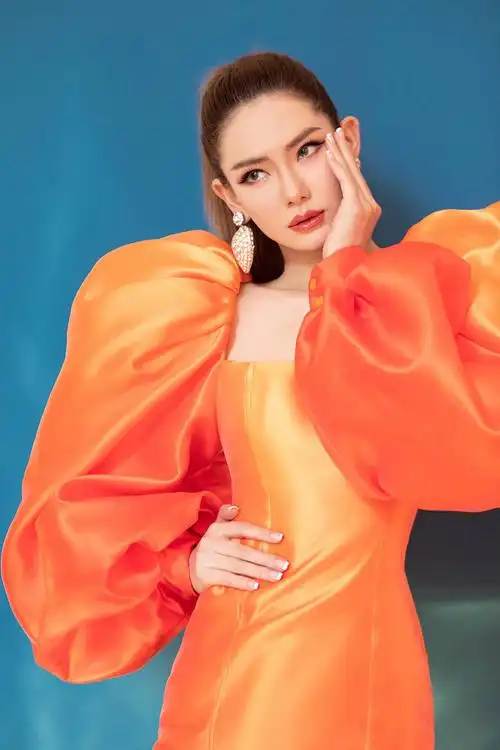 white-painting从鹿煖转采于2021-07-25 18:38:31戚薇照片参考white