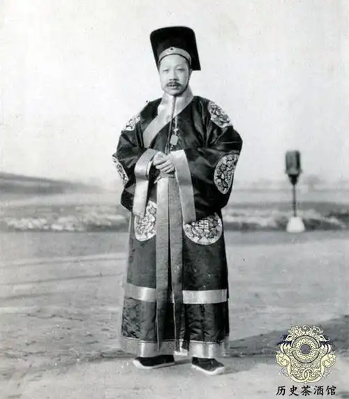 一组袁世凯天坛祭天大典老照片:身穿"龙袍",坐着八抬大轿