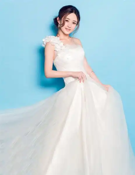 《杉杉来吃》火爆荧屏 赵丽颖婚纱写真变身人鱼公主