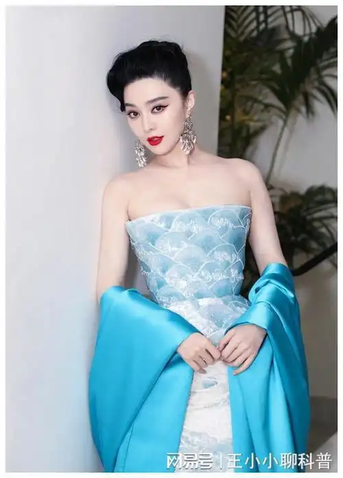 范冰冰再穿"龙袍",可惜事实证明,她再也回不去了|礼服|长裙|红毯|裙子