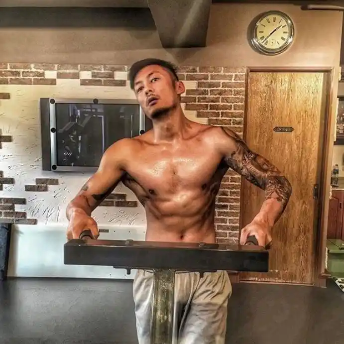 励志男神余文乐为了一个镜头健身11个月,肌肉照又吸粉无数!