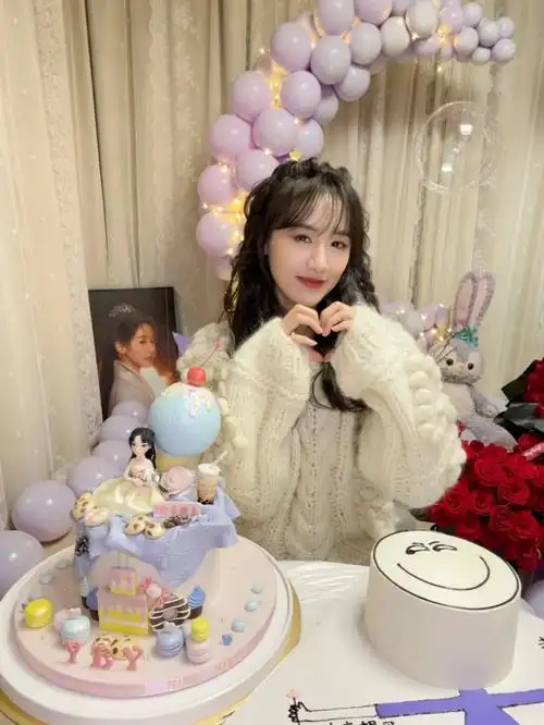 亲爱的晓茗,生日快乐呀98永远爱你的冰淇淋 #袁冰妍生日快乐