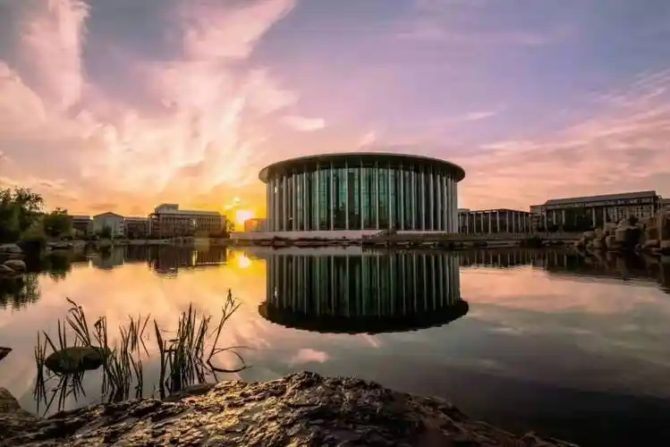 叮铃铃河南艺术职业学院2021年秋季开学第一课来啦