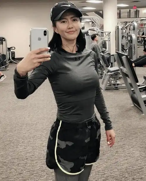 38岁谭维维曝出健身照身材越来越完美有型吸引无数男粉丝