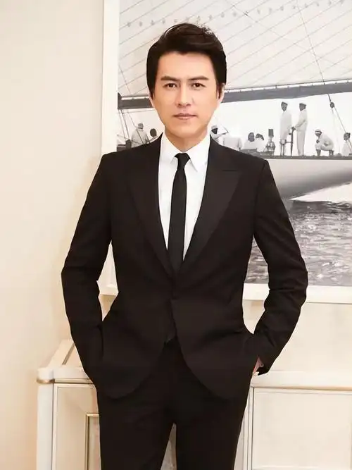 靳东个人简介身高("叔圈天花板"靳东,娶二婚妻子李佳)-韩剧网-最新