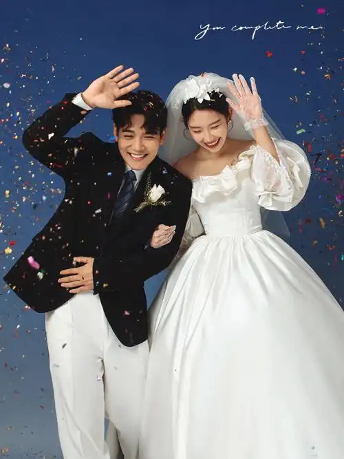 轻复古摄影:@玫瑰星座-克莱因蓝97与婚纱照的结合将心动收纳进照片