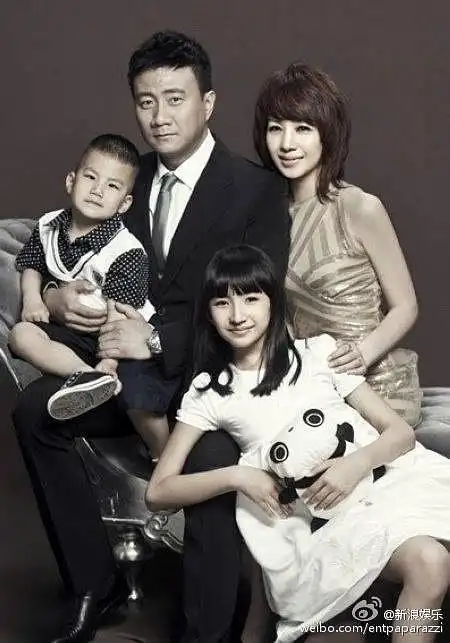 胡军儿子挺帅的啊 和老爸一样man 【新增女儿照片