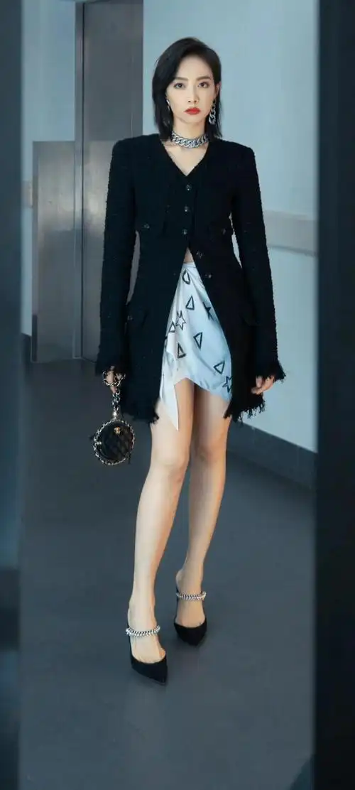 壁纸修长纤细双腿性感又迷人宋茜