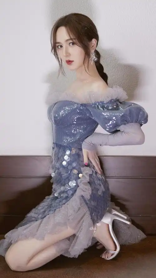 靳梦佳美图形象与气质俱佳,尽显女性魅力